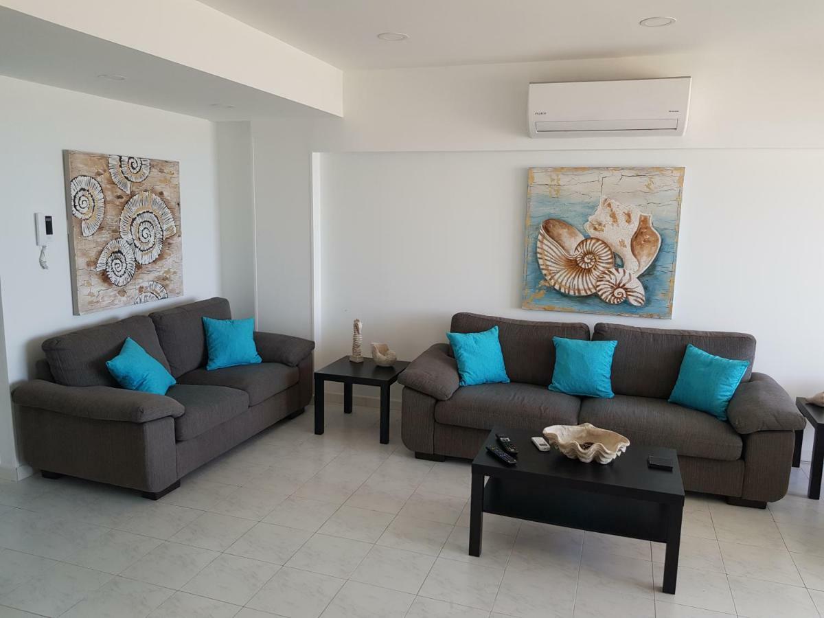 Haig'S Dream Flat On The Beach Ларнака Екстериор снимка