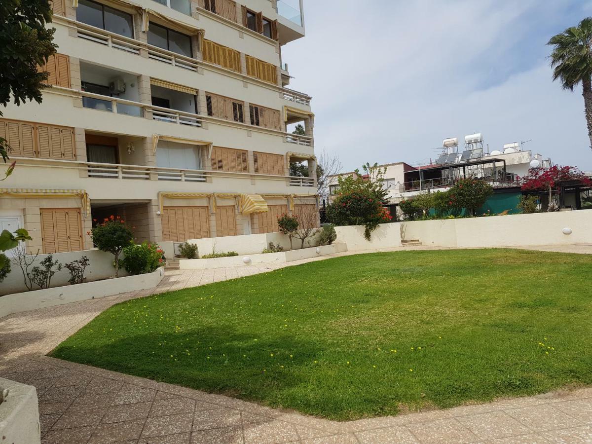 Haig'S Dream Flat On The Beach Ларнака Екстериор снимка